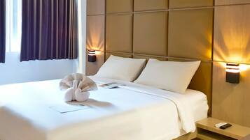 Standard Room, 1 Double Bed | In-room safe, desk, bed sheets