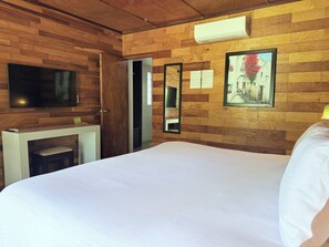 Deluxe Cabin, Garden View | Hypo-allergenic bedding, down comforters, memory foam beds - Villa Diamante (Chetumal)