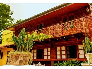 Seprai antialergi, selimut bulu angsa, dan busa memori