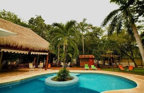 Outdoor pool - Villa Diamante (Chetumal)