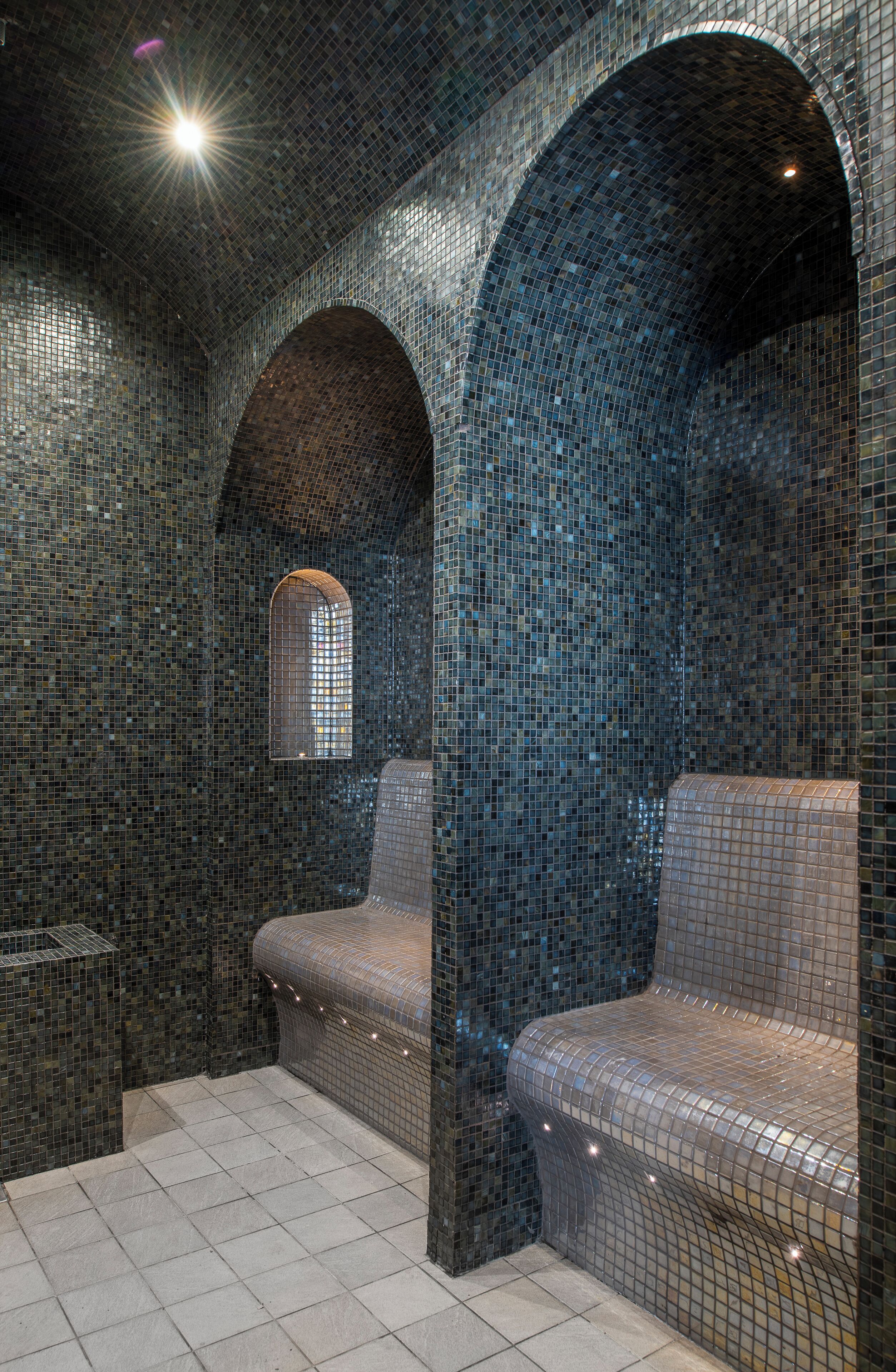 Sauna, tina de hidromasaje y baño de vapor 