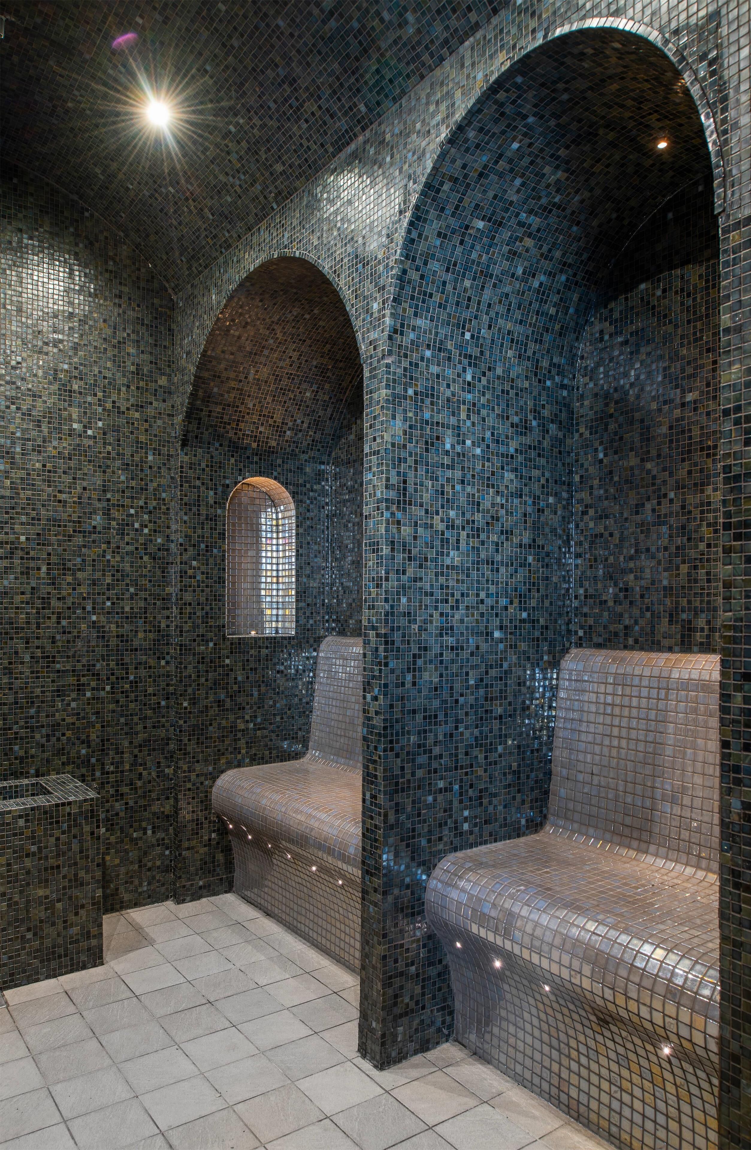 Sauna, hot tub, steam room