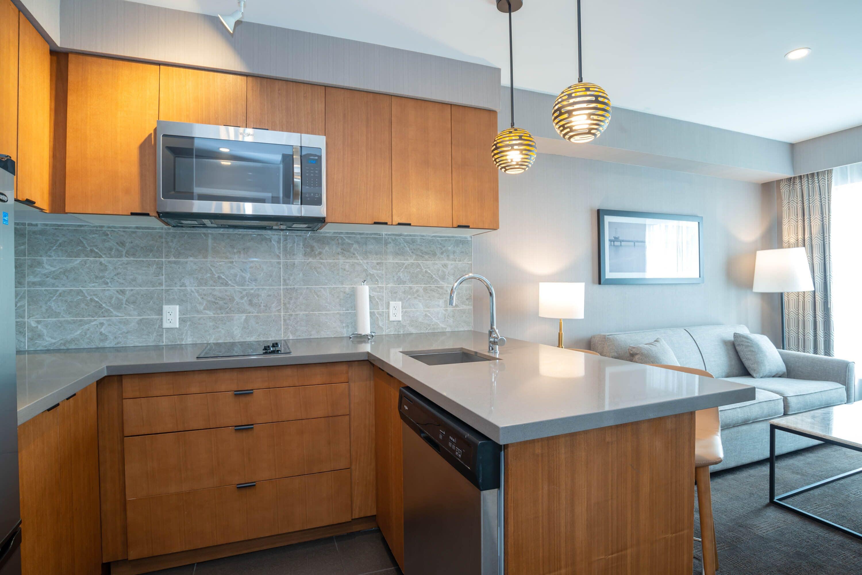 standard suite, 1 king bed, kitchen | private kitchen | microwave