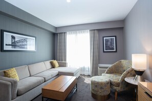 Standard Room, 1 King Bed with Sofa bed | Premium bedding, in-room safe, desk, laptop workspace - Sandman Hotel Hamilton (Hamilton)