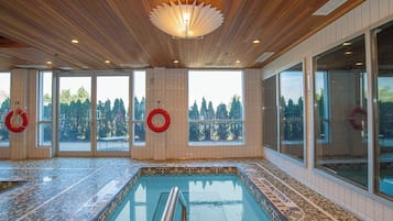 Indendørs pool