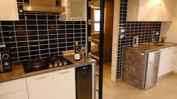 House, Multiple Beds, Ocean View | Private kitchenette | Fridge, microwave, stovetop, coffee/tea maker