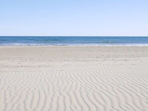 Beach nearby, sun-loungers, beach umbrellas, beach bar