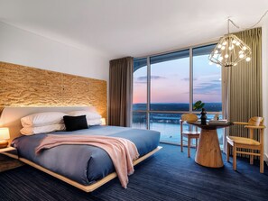 Suite, junto al lago | Ropa de cama de alta calidad, edredón y minibar 