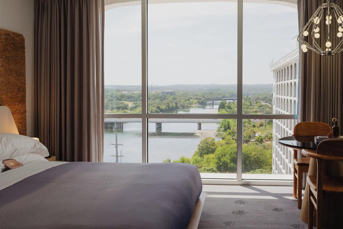 Suite, Lakeside