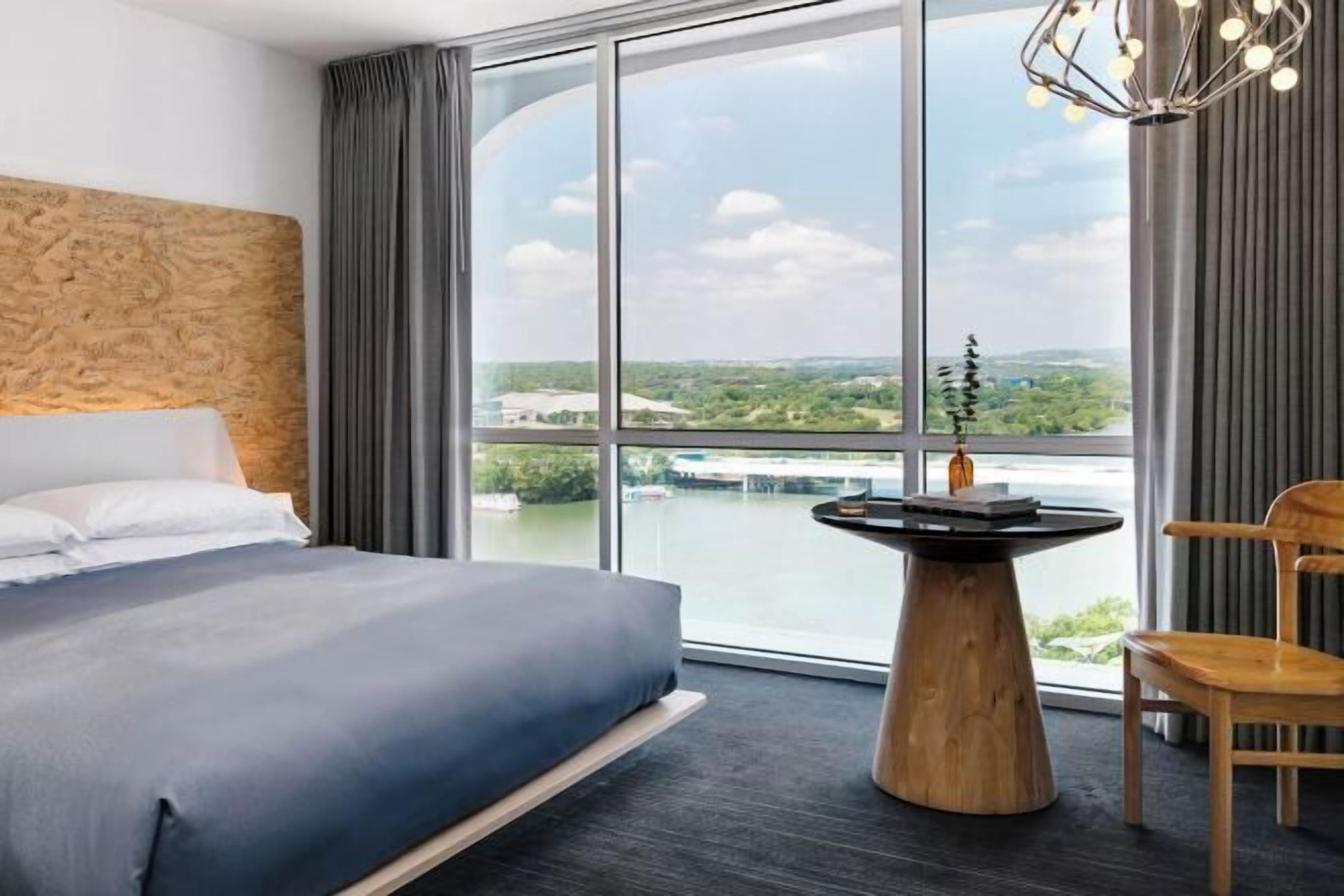 Premium bedding, down comforters, minibar, in-room safe