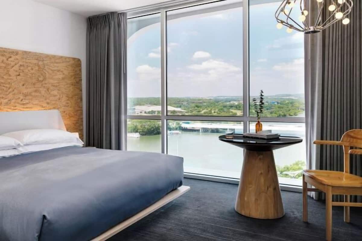 Premium bedding, down comforters, minibar, in-room safe