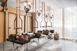 3 restaurants; s'hi serveixen esmorzars, sopars i esmorzars-dinars