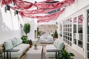 Tempat makan luar