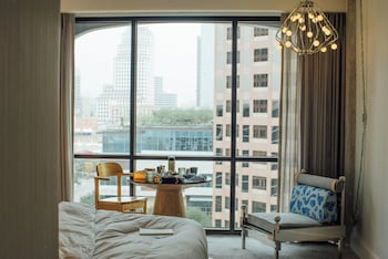 Room, 1 King Bed | Premium bedding, down comforters, minibar, in-room safe at The LINE Austin