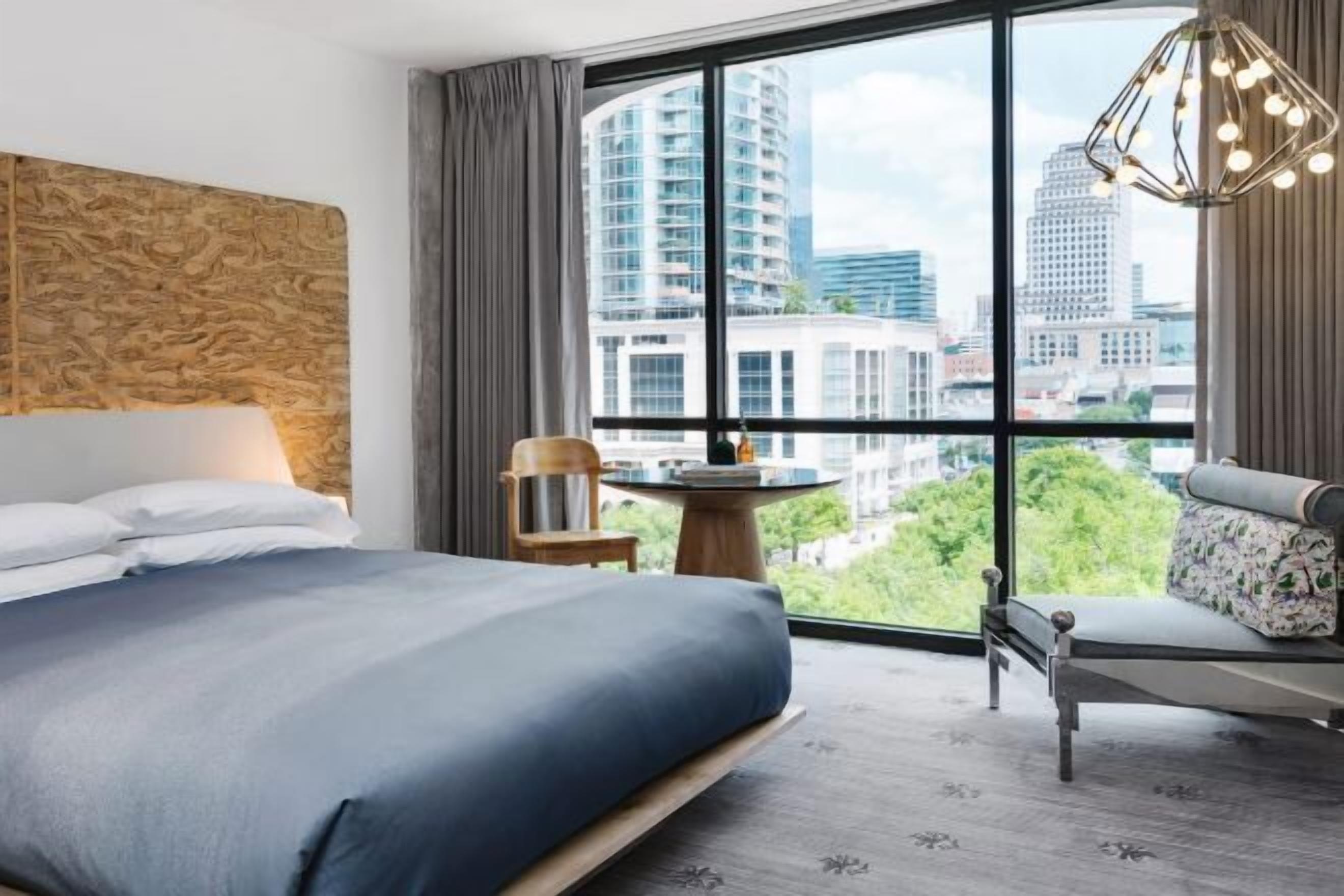 Premium bedding, down comforters, minibar, in-room safe
