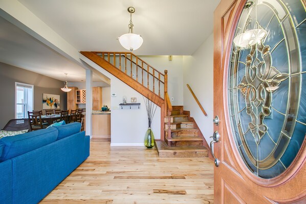 Classic House, 3 Bedrooms | Living area | Flat-screen TV, pay movies - Hyde Park Family Retreat (Boise)