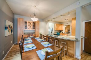 Classic House, 3 Bedrooms | In-room dining