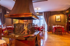 Fireplace - Gran Chalet Hotel (Vielha e Mijaran)