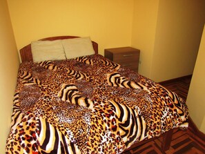 Standard Apartment, 3 Bedrooms, Kitchen | Down comforters, free WiFi, bed sheets - Amigos Del Mundo Guesthouse (Cusco)