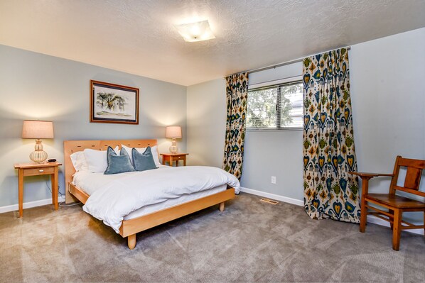 Design Duplex, 2 Bedrooms | 2 bedrooms, desk, iron/ironing board, free WiFi - The East End Retreat (Boise)
