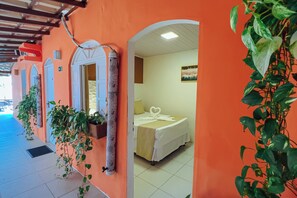 Doppelzimmer | Kostenlose Babybetten, kostenloses WLAN, Bettwäsche