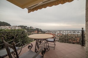 Luxury Apartment, 3 Bedrooms, Sea View | 1 bedroom, desk, soundproofing, iron/ironing board