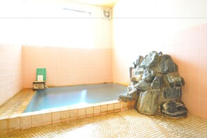 屋内スパ浴槽