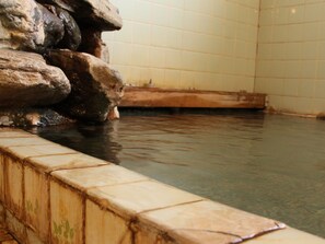 Indoor spa tub