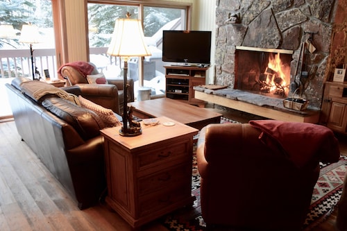 Slopeside Family Ski in, ,Wifi, Hot Tub, Pool, Yellowstone, Netflix