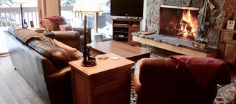 Slopeside Family Ski in, ,Wifi, Hot Tub, Pool, Yellowstone, Netflix