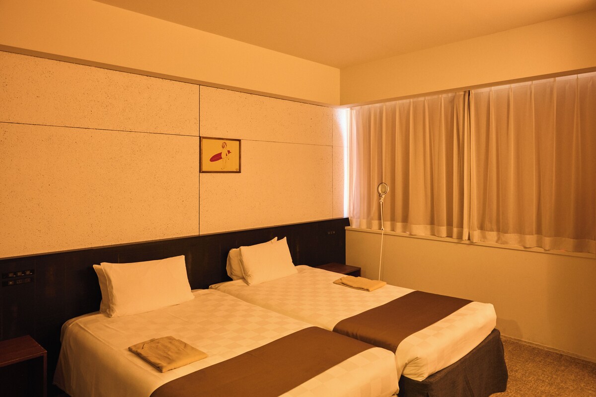 Superior Large Twin Room, Non Smoking (River view) | In-room safe, desk, laptop workspace, soundproofing