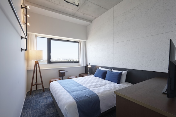 Quarto casal superior, 1 cama Queen, para não fumantes | Cofres nos quartos, escrivaninha, espaço de trabalho para notebook