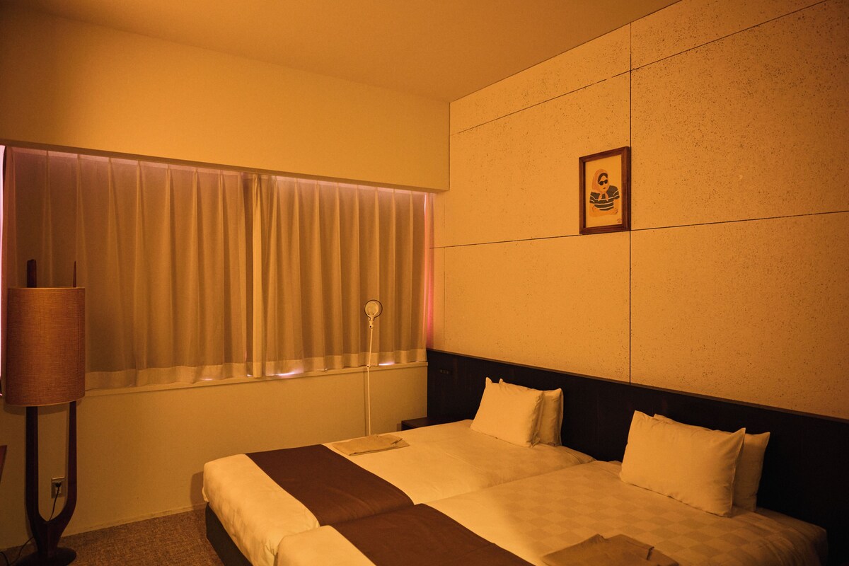Premium Twin Room | In-room safe, desk, laptop workspace, soundproofing