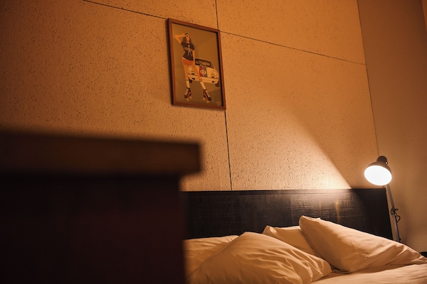 Premium Queen Room, Non Smoking (Airport Side, 5th Floor) | In-room safe, desk, laptop workspace, soundproofing