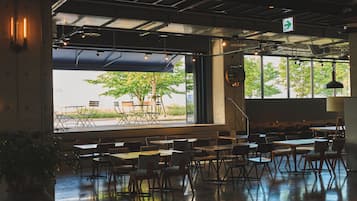 朝食 (ビュッフェ)、毎日提供 (有料)