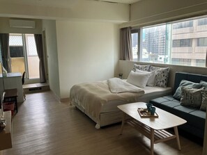Superior Double Room | Desk, blackout curtains, soundproofing, free WiFi - Formosa Boulevard Music City (Kaohsiung)