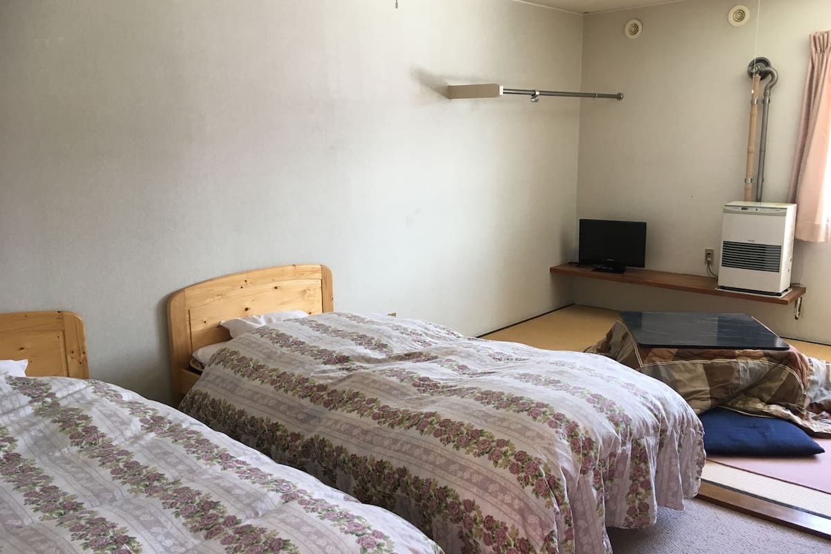 Western/Japanese Style Room, Shared Bathroom