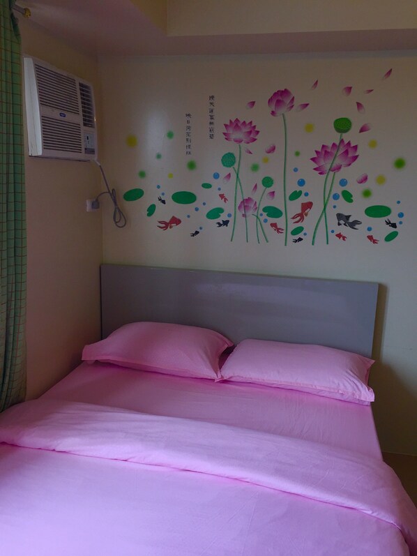 Family Studio | Premium bedding, minibar, desk, soundproofing - Avida Towers Condotel (Davao)