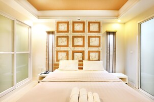 โต๊ะทำงาน, ผ้าม่านกันแสง, เตารีด/โต๊ะรีดผ้า, เตียง�เสริม/เปล