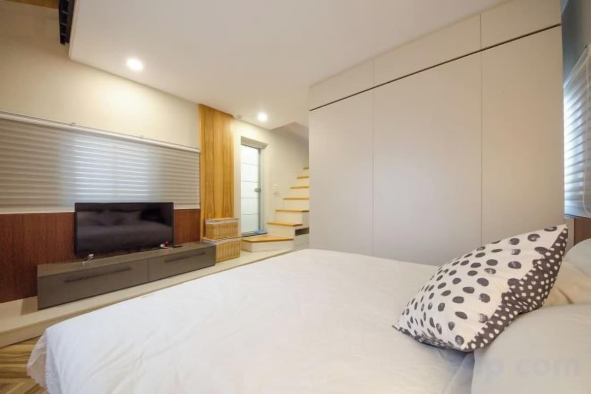 Bureau, espace de travail pour ordinateurs portables