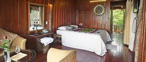 Phòng Deluxe, quang cảnh biển | Bàn, màn/rèm cản sáng