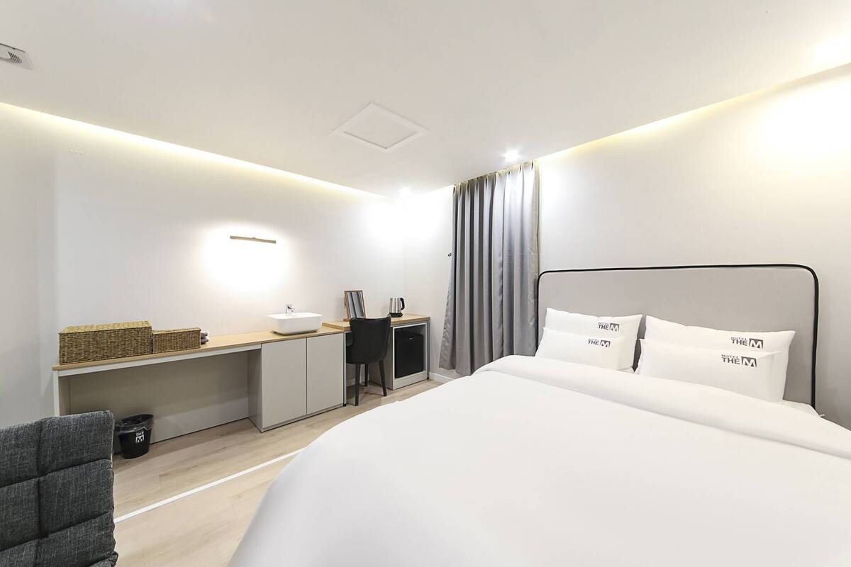 Premium Double Room (2)