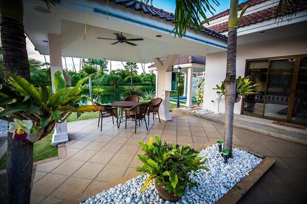 4-Bedroom Villa with Private Pool | Terrace/patio - Lalique Lakeside Villa (Bang Lamung)