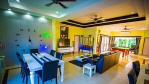 4-Bedroom Villa with Private Pool | Living area - Lalique Lakeside Villa (Bang Lamung)