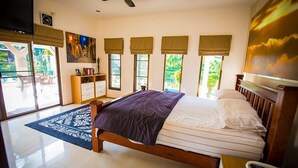 4-Bedroom Villa with Private Pool - Lalique Lakeside Villa (Bang Lamung)