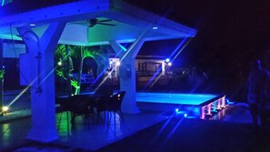4-Bedroom Villa with Private Pool | ลานระเบียง/นอกชาน