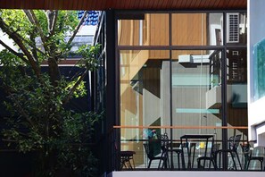 Petit déjeuner buffet (2 THB par personne)