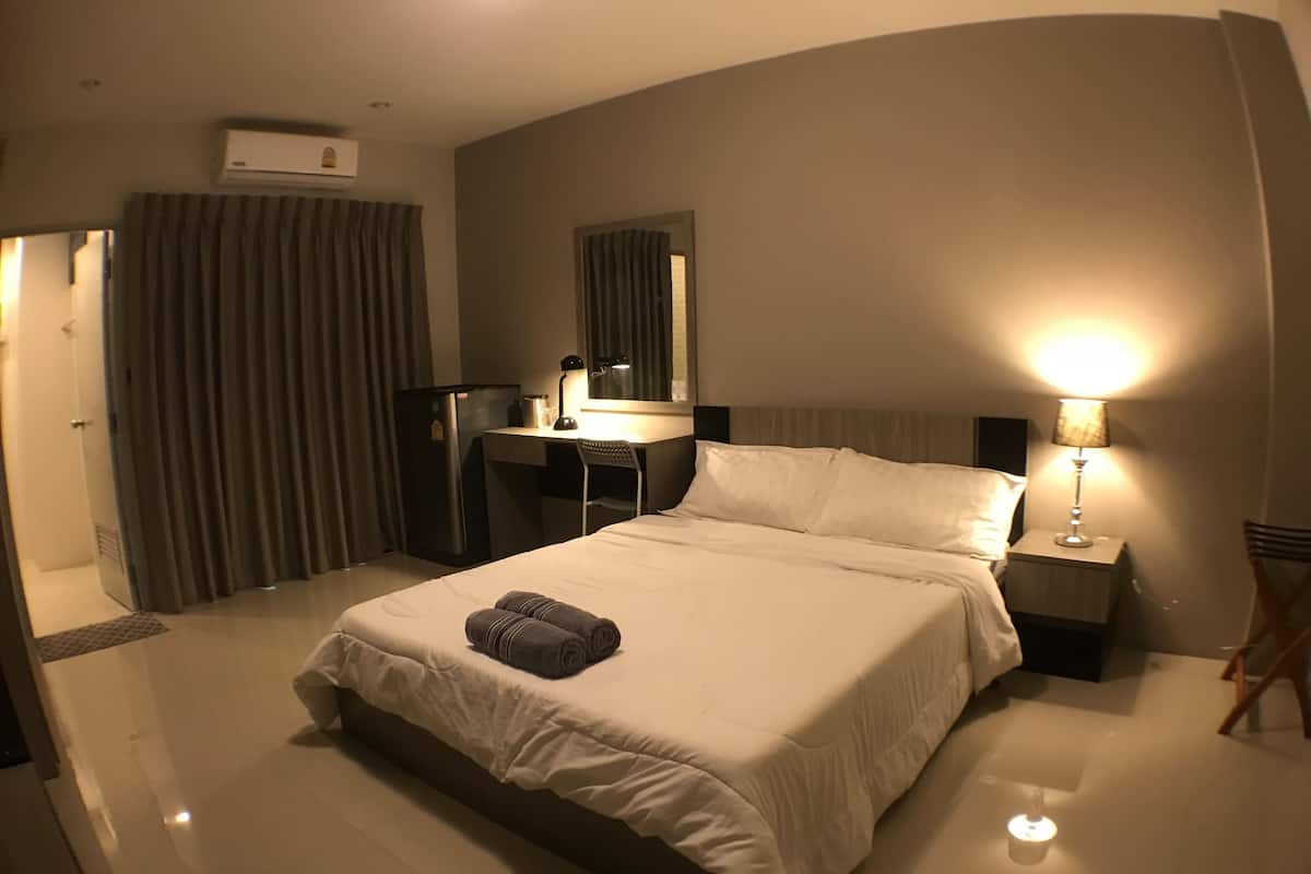 書桌、遮光窗簾/窗簾、摺床/加床 (收費)、免費 Wi-Fi