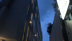 住宿正面 (夜晚)