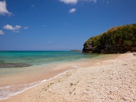 靠近海滩、白沙